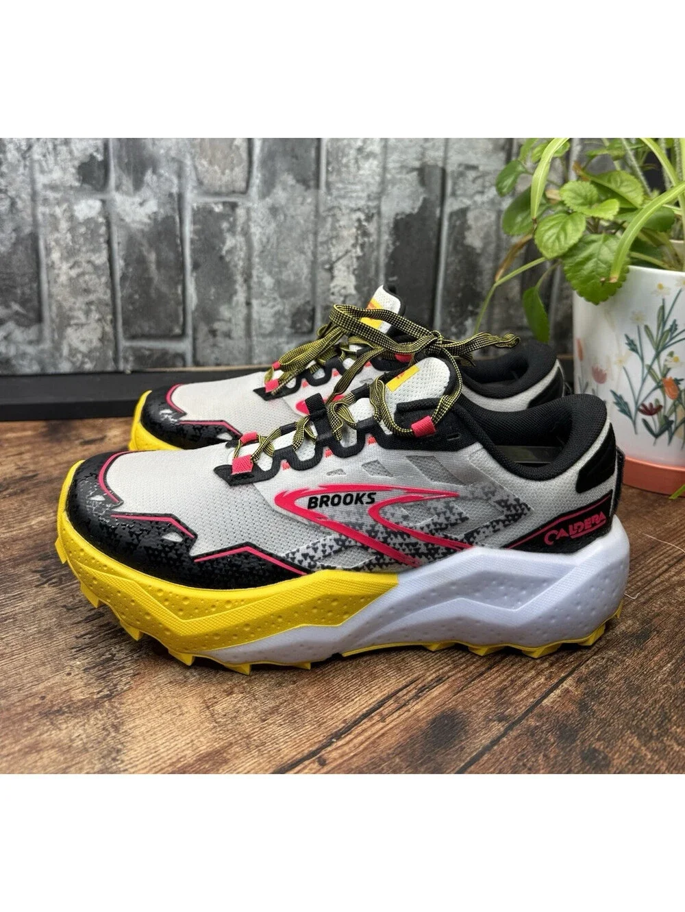 Brooks Caldera Gray/Yellow/Black/Pink Low Top Lace-Up Men's Running Sneaker
